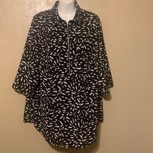 #51 Catherine’s black white patterned top zipper 14/16W